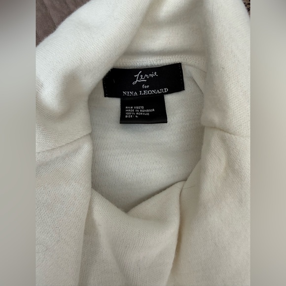 Ladies White Skirt Set with Fringe Detail - Picture 5 of 5